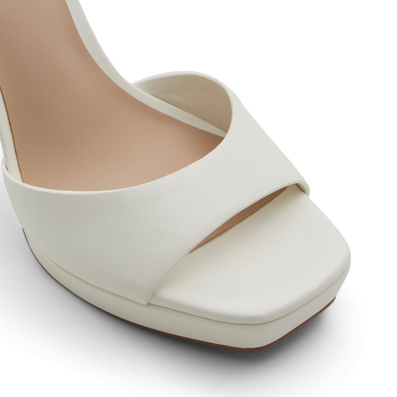 PRISILLA100.4.jpg